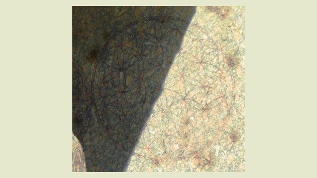 Not a drawing, but a photograph. The flawless, laser-like precision of the Flower of Life, etched millennia ago into granite within the sunken Osirion. A testament to a technology we are only beginning to comprehend. The ancient Flower of Life symbol precisely carved into a red granite pillar inside the Osirion at Abydos, Egypt.