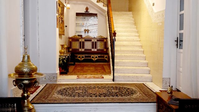 Mara House entrance and reception area with eastern ambiance